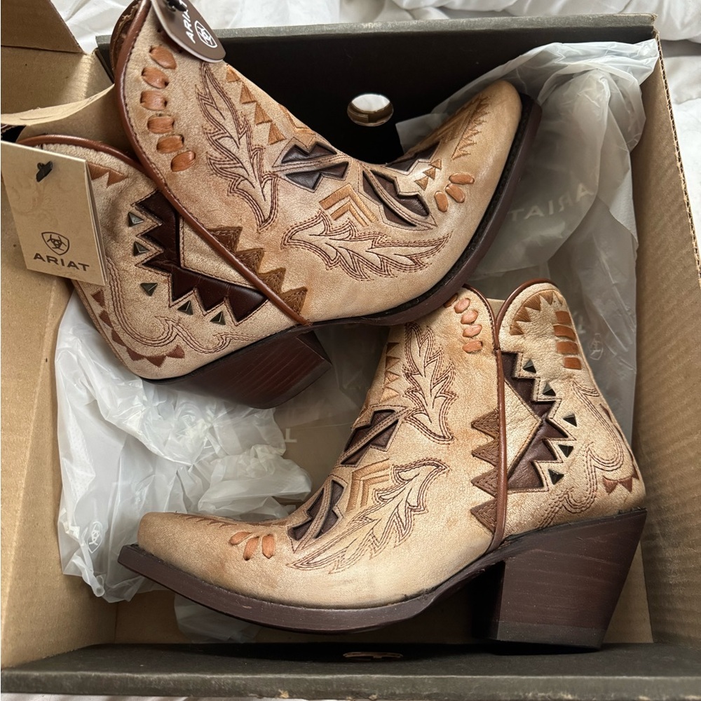 Ariat Women's Beige Western Ankle Booties - Picture 3 of 8